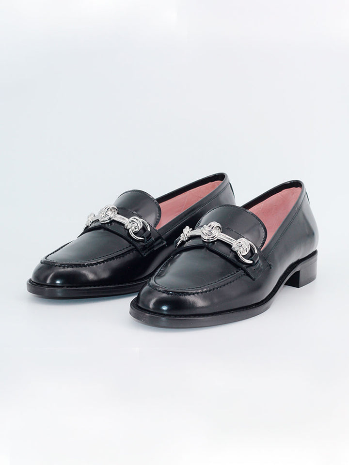 Mocasines de piel negra Castellano para mujer - modelo Toscana adorno